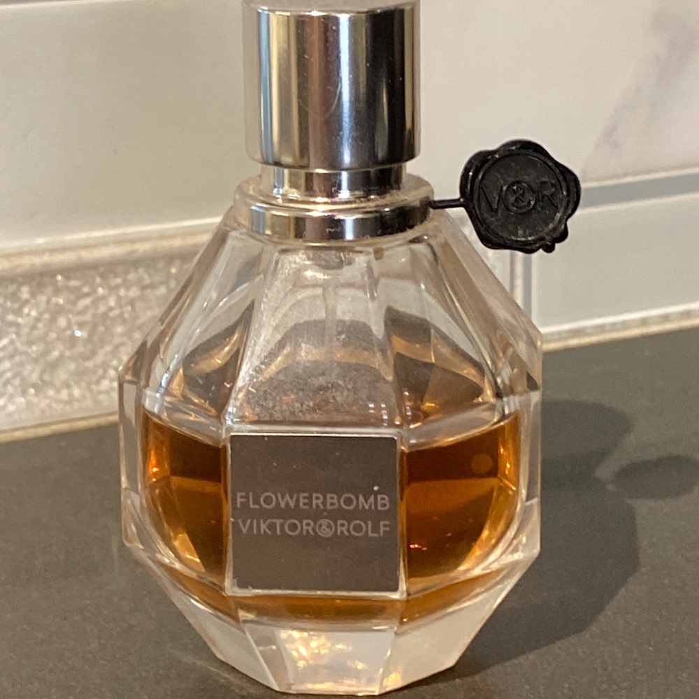 VIKTOR ROLF FLOWERBOMB EAU DE PARFUM 1.7 FL OZ HALF FULL